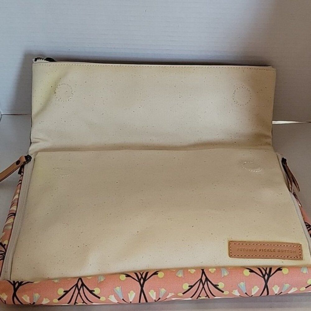 Petunia Pickle Bottom Diaper Bag Birch Blissful Brisbane Shoulder Crossbody Baby - Picture 9 of 16